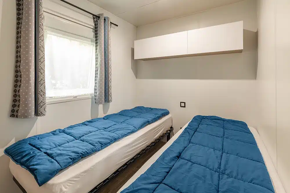 Mobilheim Komfort Zimmer mit Doppelbett